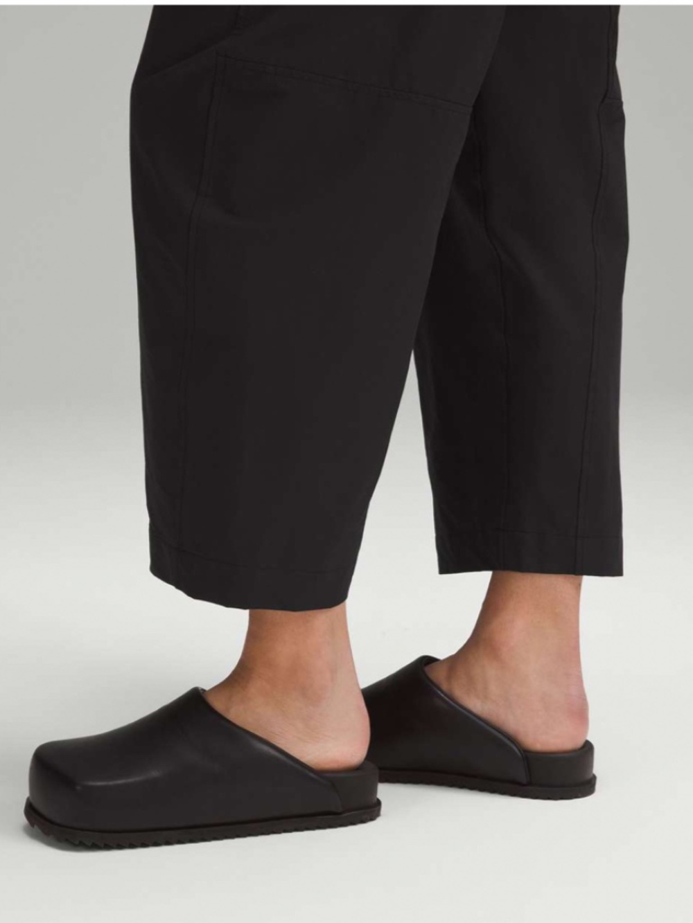 Lululemon Lightweight Mid-Rise Barrel-Leg Cropped Pant Black | Size 4 - Picture 9 of 12